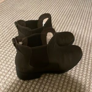 Super cute and oh so warm UGG ankle booties.